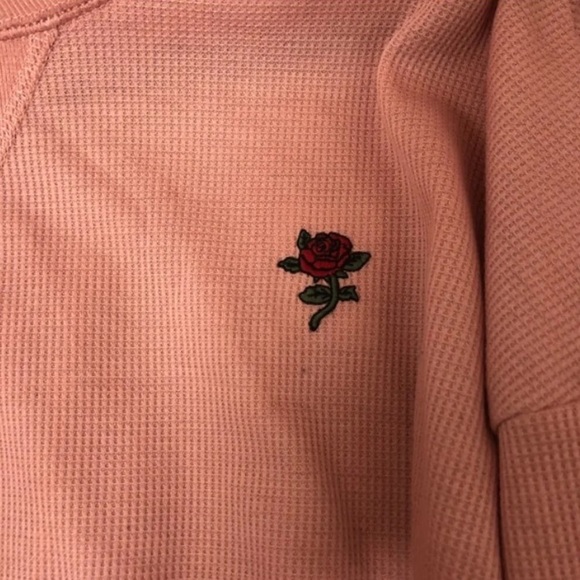 Rose embroidered pink waffle shirt - Picture 3 of 4